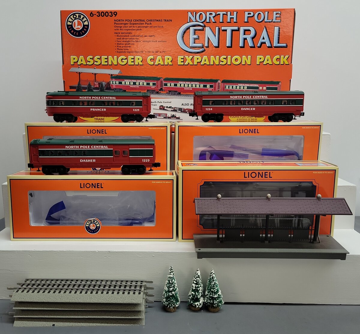 Lionel 6-30039 O Gauge North Pole Central Passenger Expansion Pack EX/Box