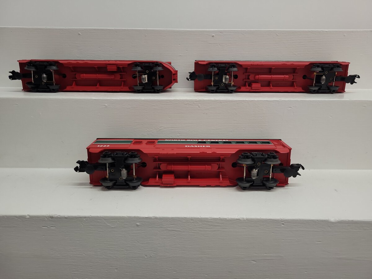 Lionel 6-30039 O Gauge North Pole Central Passenger Expansion Pack EX/Box