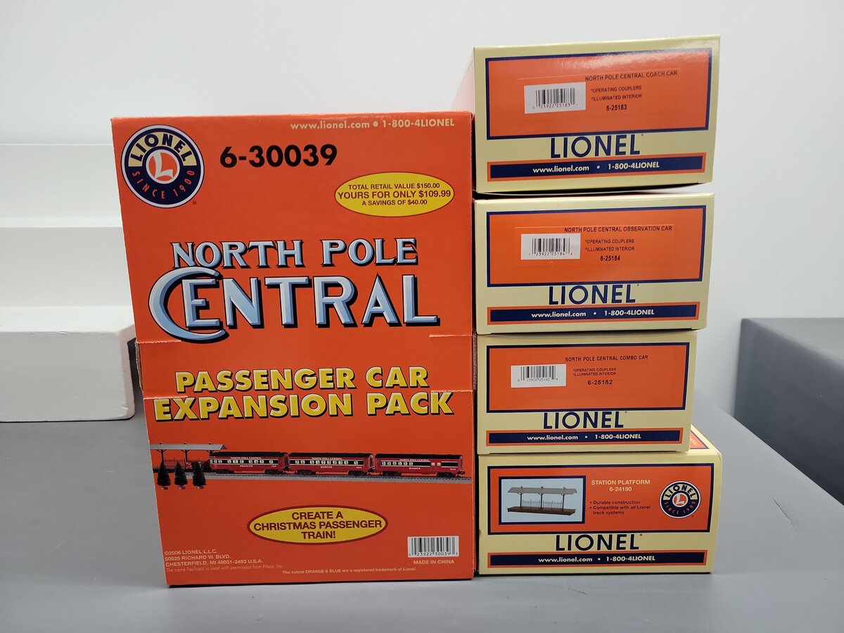 Lionel 6-30039 O Gauge North Pole Central Passenger Expansion Pack EX/Box