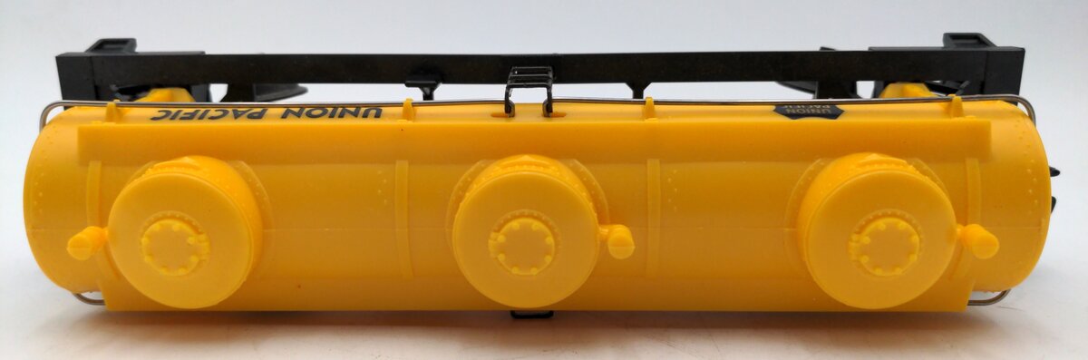 Lionel 6-16123 O Gauge Union Pacific Triple Dome Tank Car EX