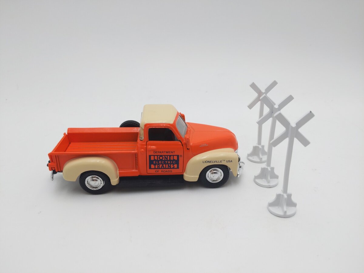 Lionel Dept of Roads Eastwood Chevy Pickup C3100 EX/Box