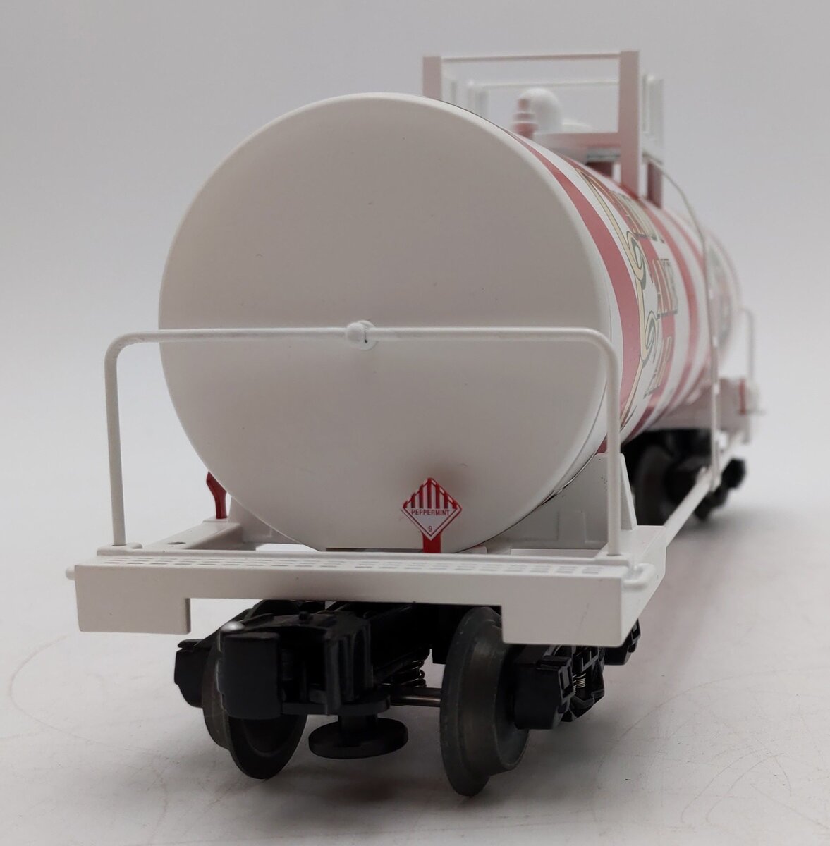 Lionel 6-17946 O Gauge Candy Cane Single Dome Tank Car LN/Box