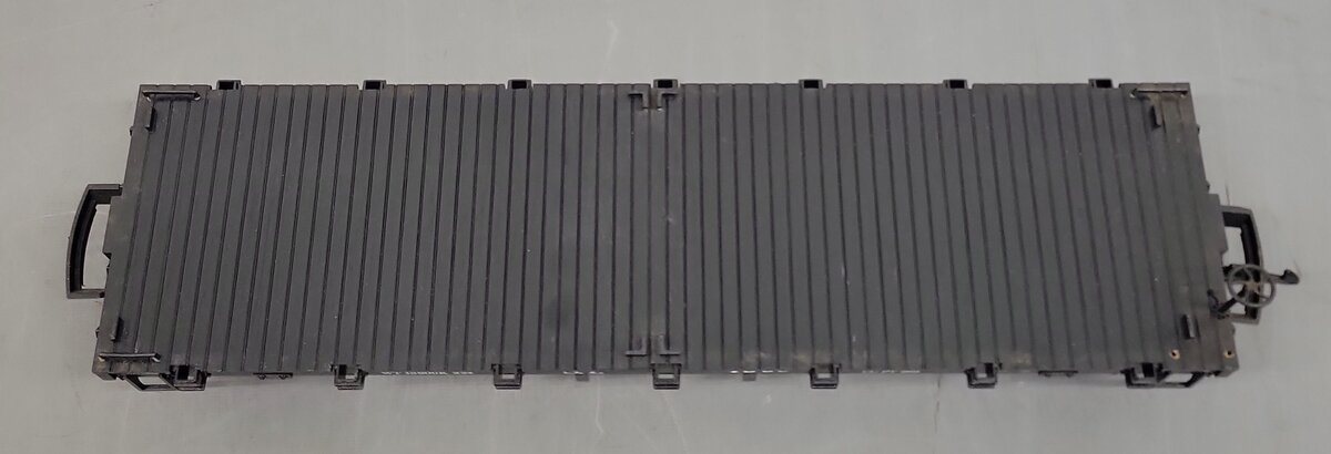 LGB 4069 G Scale Flatcar w/2 Grey LGB Containers EX/Box