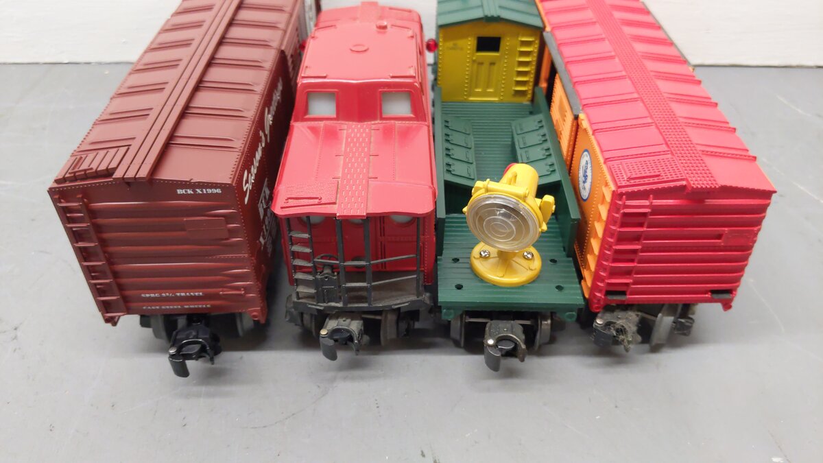 Lionel and Others O Gauge Assorted Freight Cars 9287, 90011, 19808, 1996 [4] EX/Box