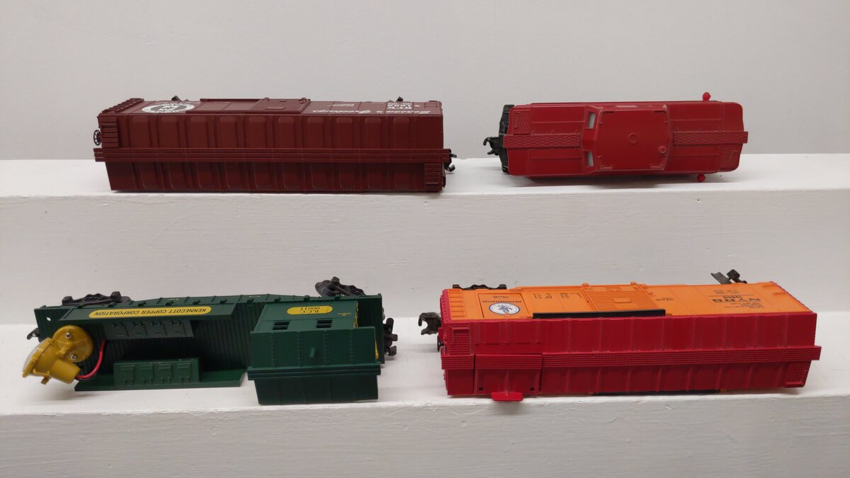 Lionel and Others O Gauge Assorted Freight Cars 9287, 90011, 19808, 1996 [4] EX/Box