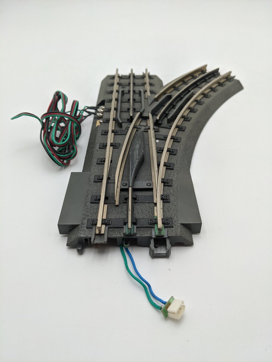 MTH 40-1004 O31 RealTrax Nickel Silver Right Hand Remote Switch Turnout  VG