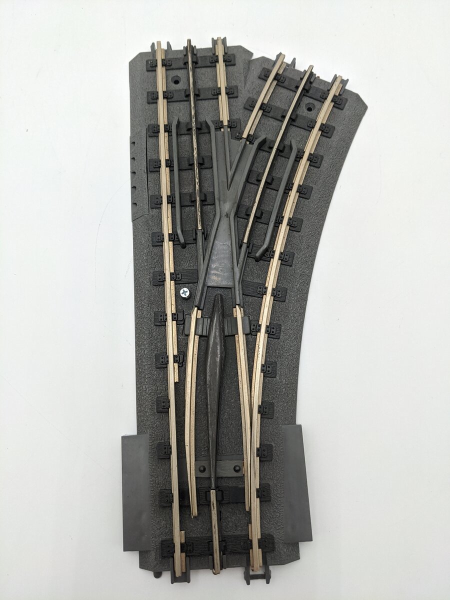 MTH 40-1043 042 Nickel Silver RealTrax Right Hand Remote Switch Turnout VG