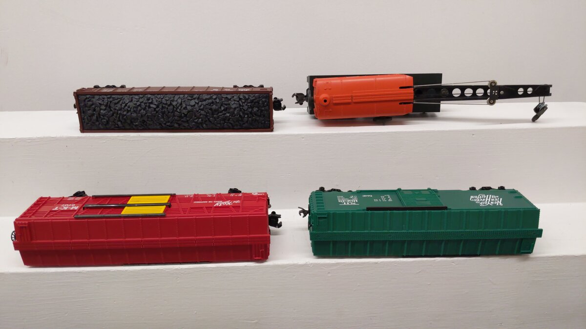 Lionel O Gauge Assorted Freight Cars 9707, 16238, 19402, 19403 [4] EX/Box