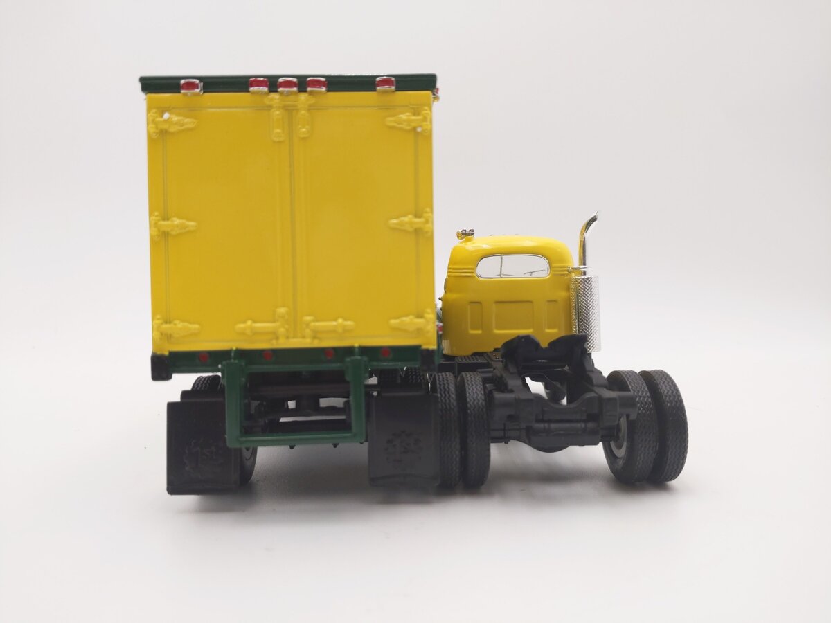 First Gear 18-1532 1:34 1960 Model B-61 Mack Tractor & Trailer EX/Box