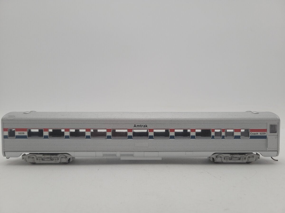 Roundhouse 7946 HO Amtrak Streamline Coach #5229 EX/Box