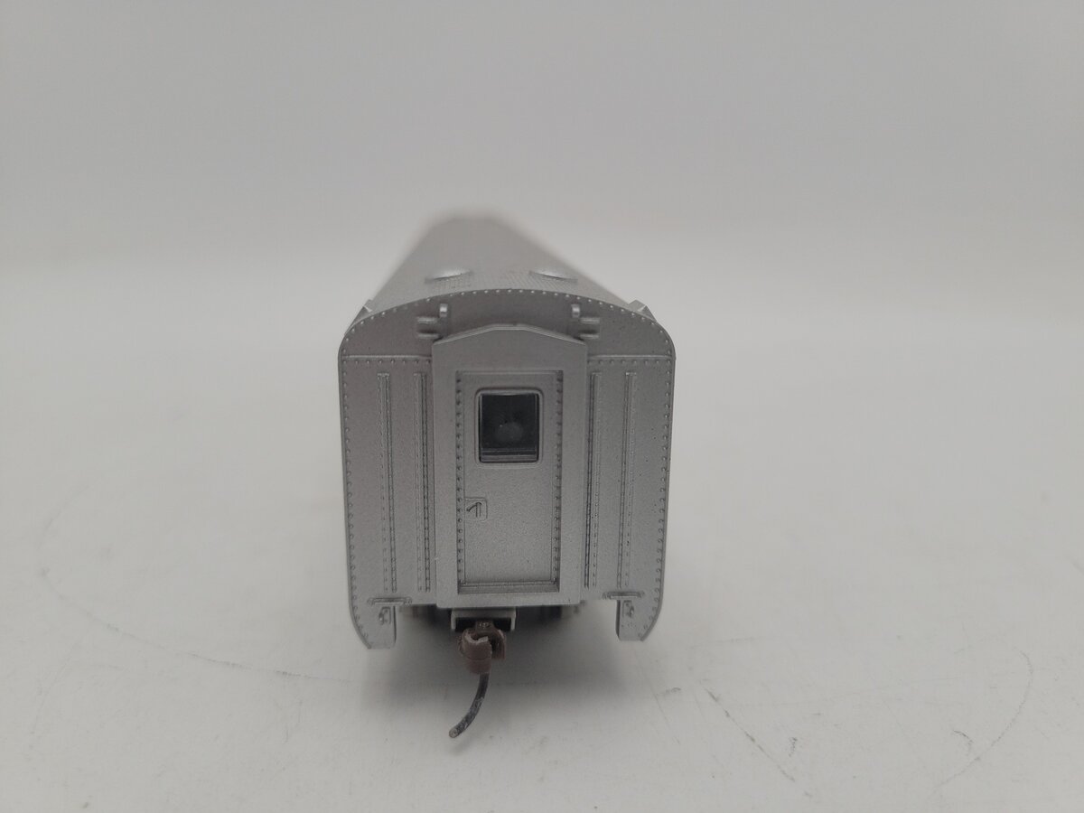 Roundhouse 7946 HO Amtrak Streamline Coach #5229 EX/Box