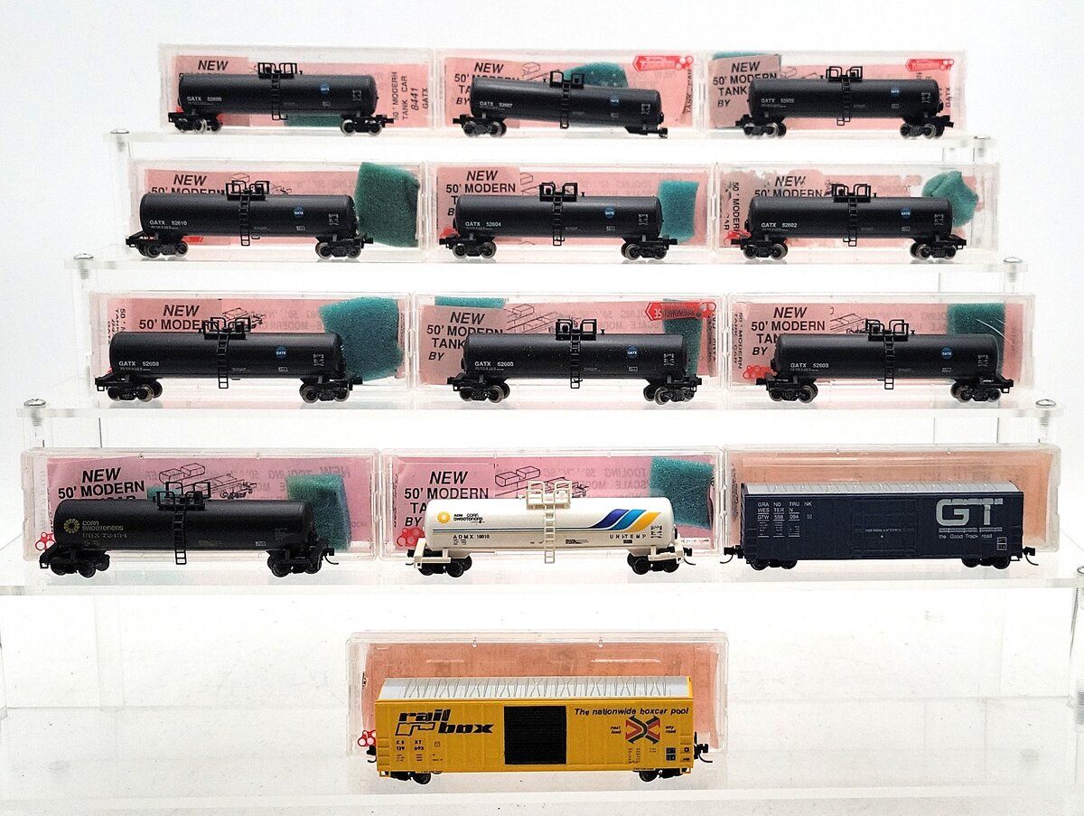 Roundhouse N Scale Assorted Freight Cars [13] EX/Box