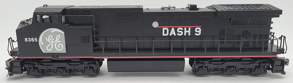 Lionel 6-18226 O Gauge General Electric Dash-9 Diesel Locomotive #8365 EX