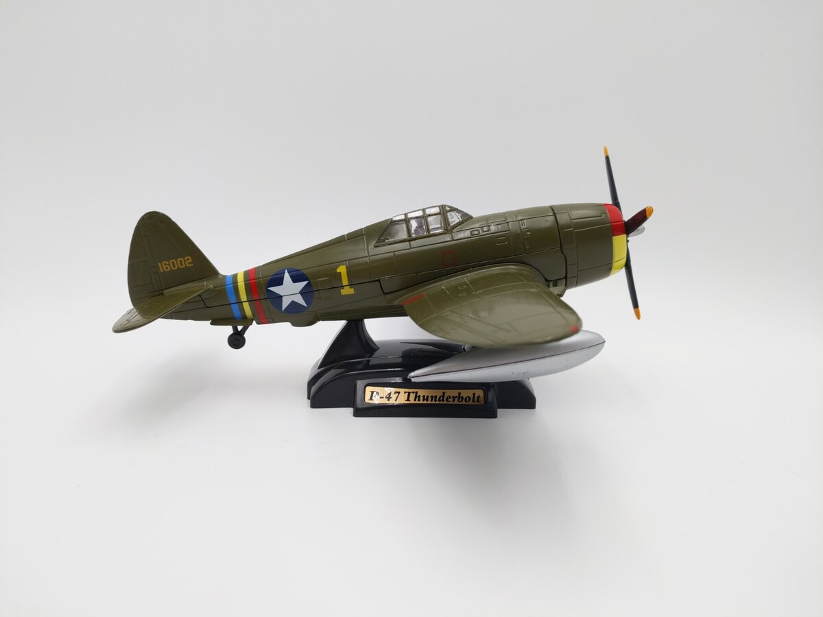 Motor Max 76316 1:48 Scale P-47 Thunderbolt Green W/Star Diecast Replica EX/Box