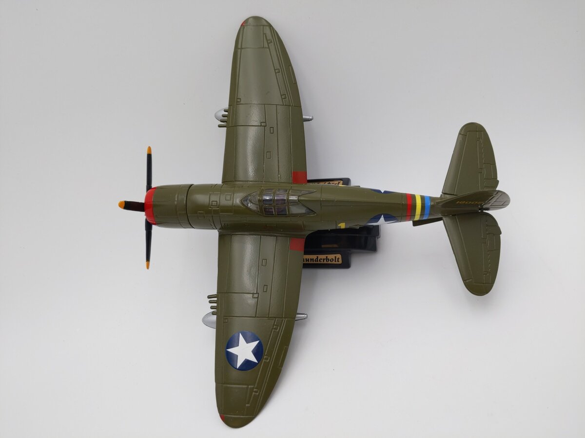 Motor Max 76316 1:48 Scale P-47 Thunderbolt Green W/Star Diecast Replica EX/Box