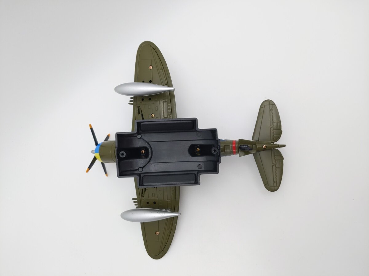 Motor Max 76316 1:48 Scale P-47 Thunderbolt Green W/Star Diecast Replica EX/Box
