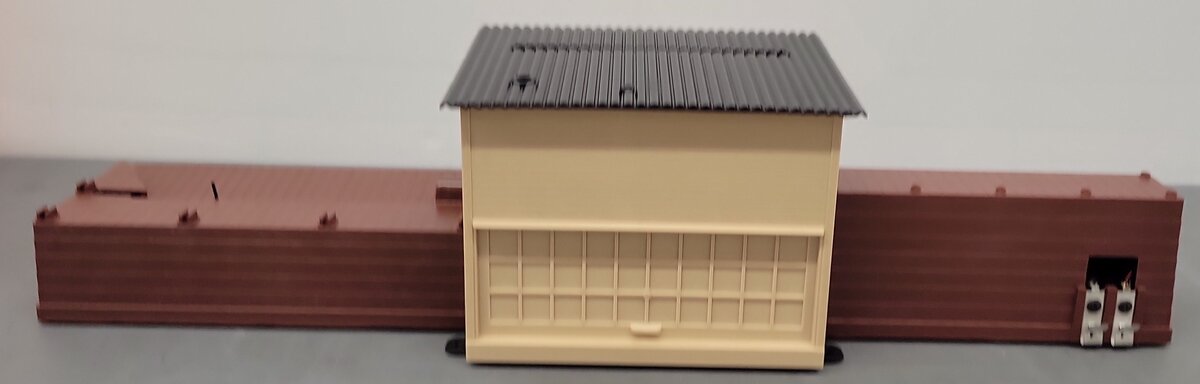 Lionel 6-12873 O Operating Sawmill with Brown Base EX/Box