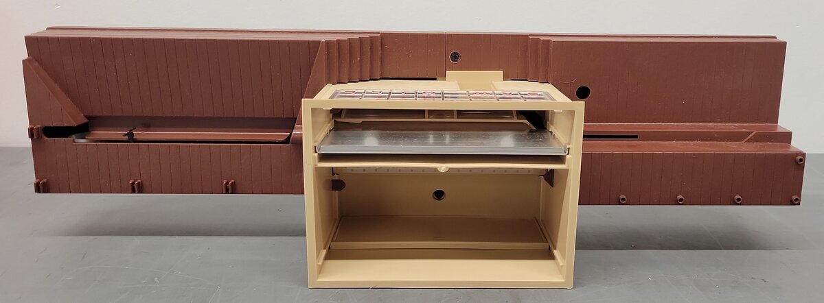 Lionel 6-12873 O Operating Sawmill with Brown Base EX/Box
