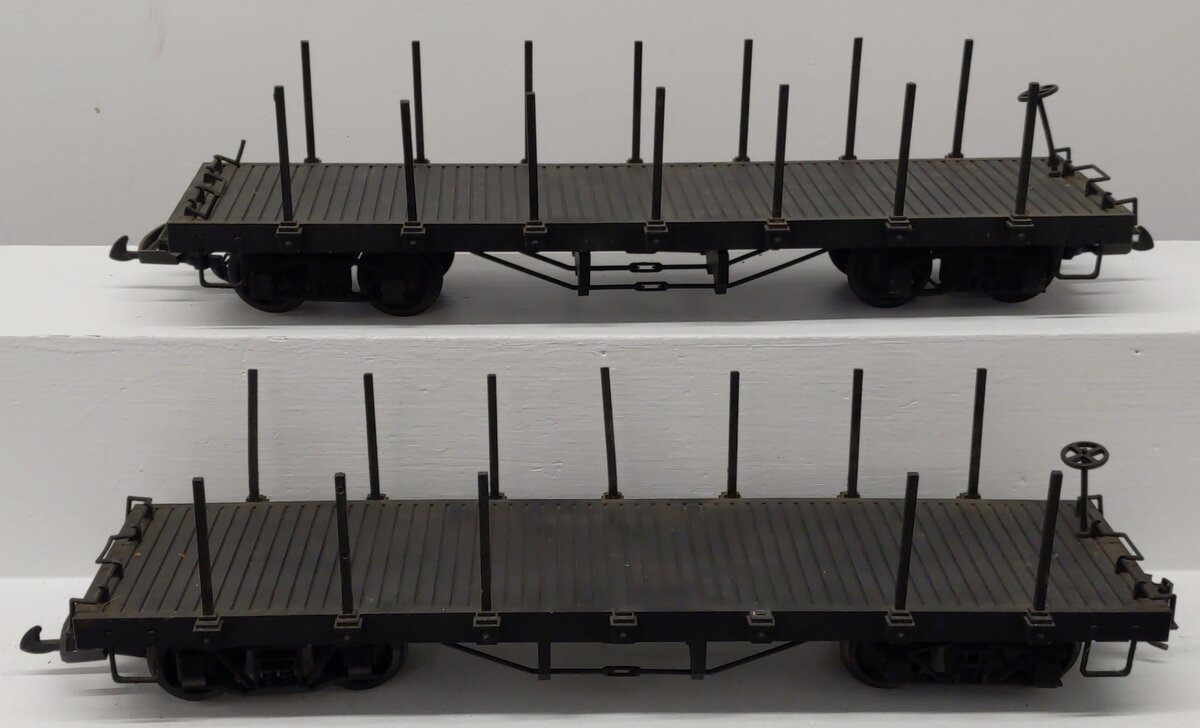 Bachmann G Scale Flatcars w/Stakes (2) VG