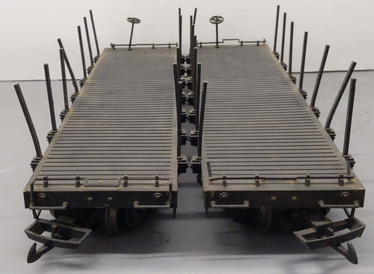 Bachmann G Scale Flatcars w/Stakes (2) VG