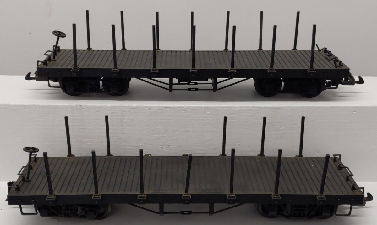 Bachmann G Scale Flatcars w/Stakes (2) VG