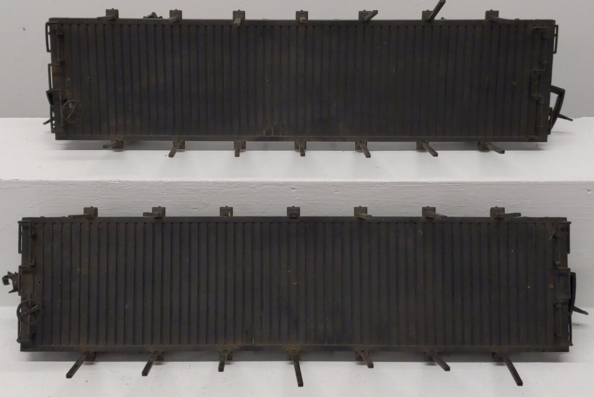 Bachmann G Scale Flatcars w/Stakes (2) VG