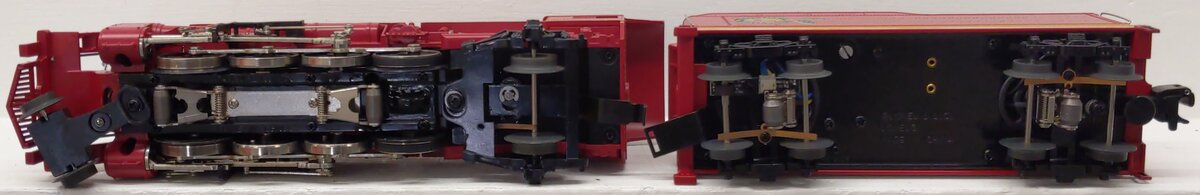 Lionel 6-28699 O Gauge Holiday Red 2-8-2 Steam Locomotive & Tender #25 EX/Box