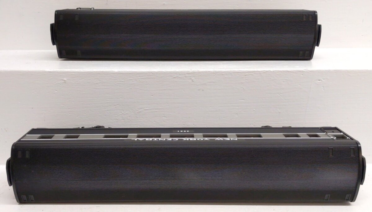 Lionel 6-39056 O Scale NYC Streamliner Passenger Car (Set of 2) LN/Box