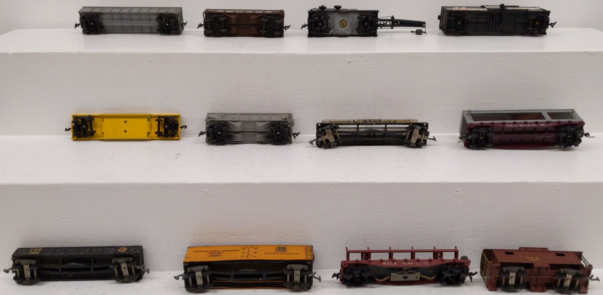HO Scale Assorted Freight Cars [12]
