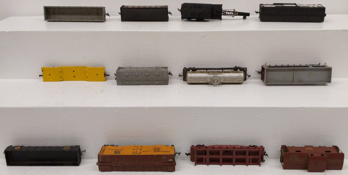 HO Scale Assorted Freight Cars [12]