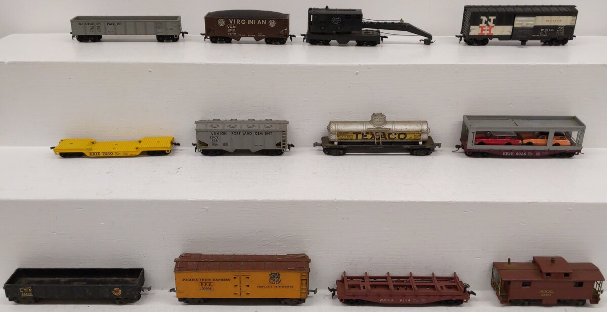 HO Scale Assorted Freight Cars [12]