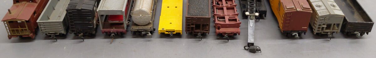 HO Scale Assorted Freight Cars [12]