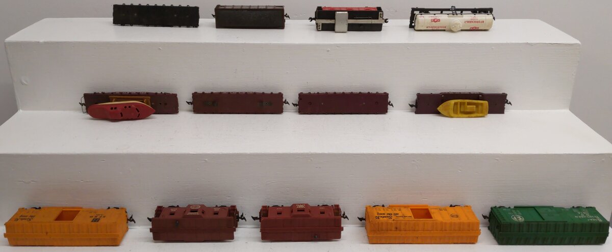 HO Scale Assorted Freight Cars [13]