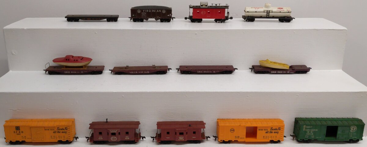 HO Scale Assorted Freight Cars [13]