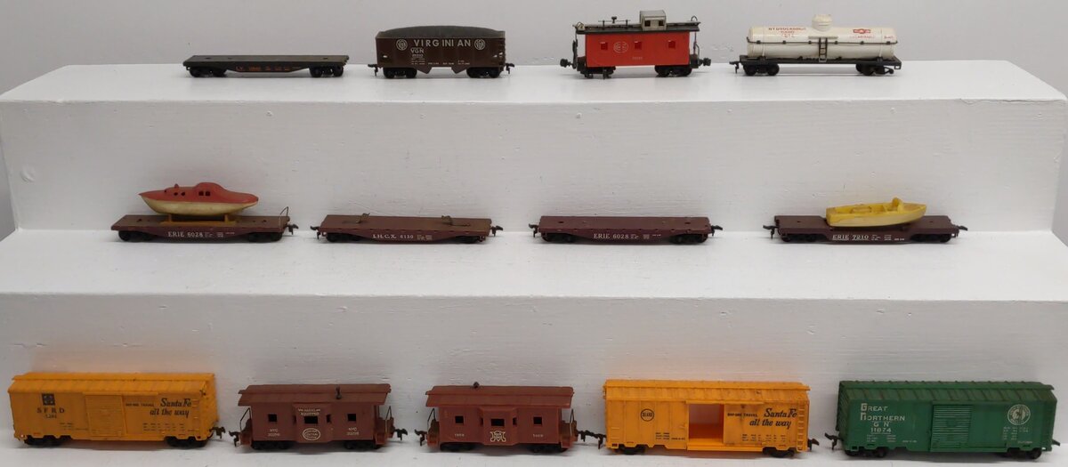 HO Scale Assorted Freight Cars [13]