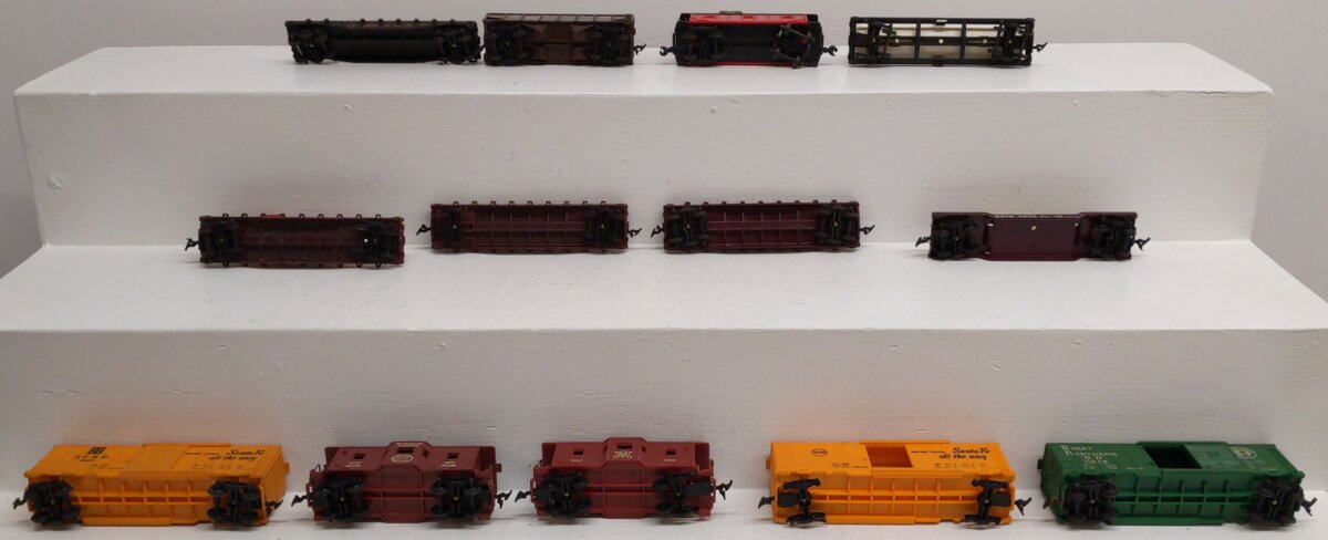HO Scale Assorted Freight Cars [13]