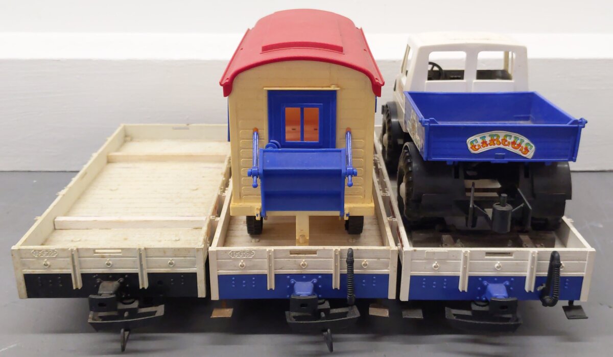 LGB G Scale Circus Flatcars w/Assorted Loads 4037 [3]