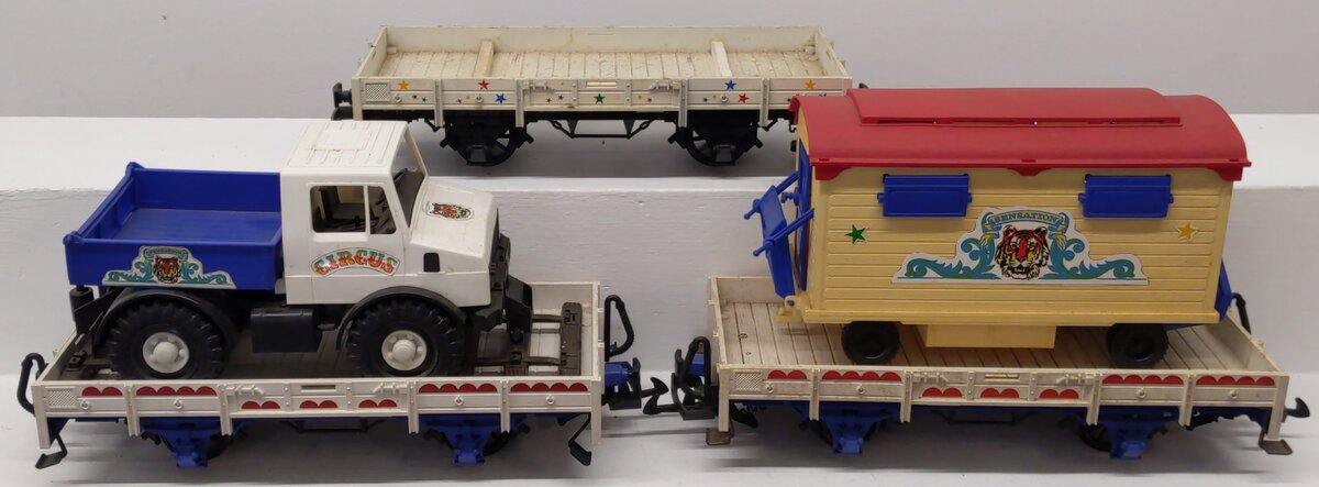 LGB G Scale Circus Flatcars w/Assorted Loads 4037 [3]