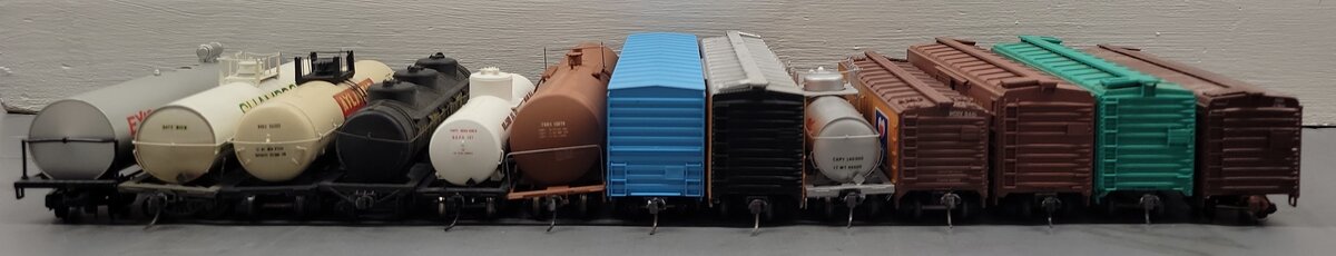 Tempo & Other HO Scale Assorted Freight Cars: #301527, #13079, #79045 [13]