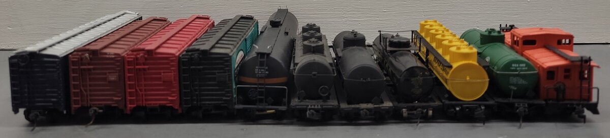 HO Train CO, Gilbert, ROCO & Other HO Scale CUSTOM Assorted Freight Cars [11]