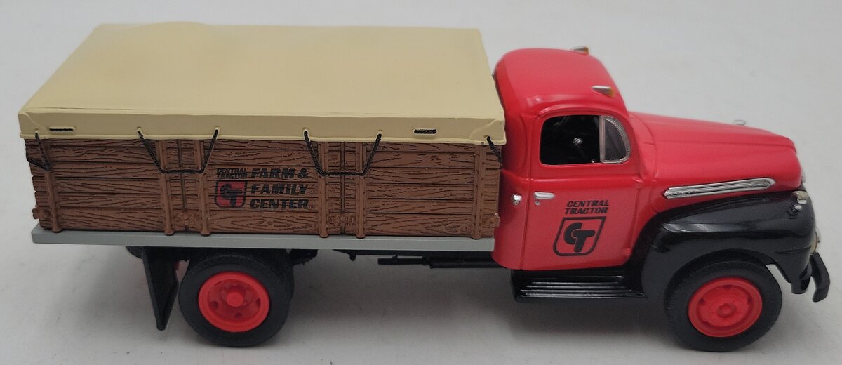 First Gear 19-1011 1:34 Central Tractor Grain Truck LN/Box