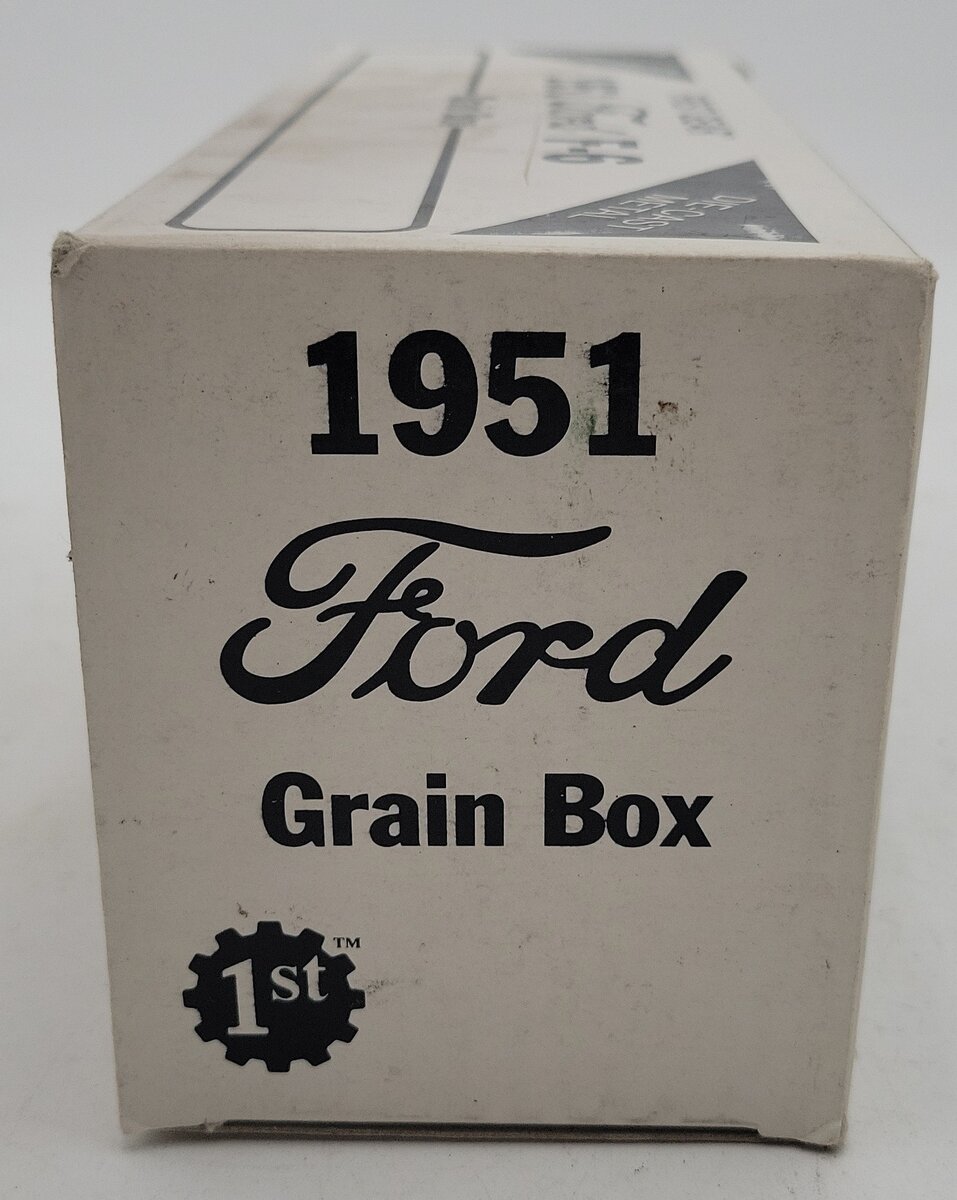 First Gear 19-1011 1:34 Central Tractor Grain Truck LN/Box