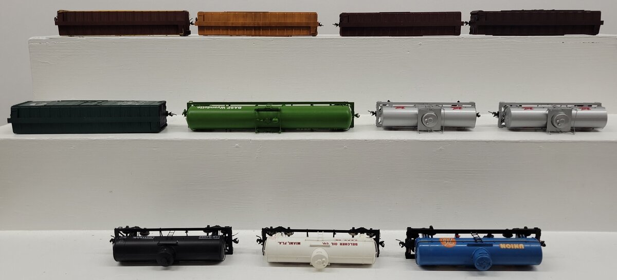 HO Scale Assorted Freight Cars: # 10270, #1010, #79179, #110, #1291, #819 [11]