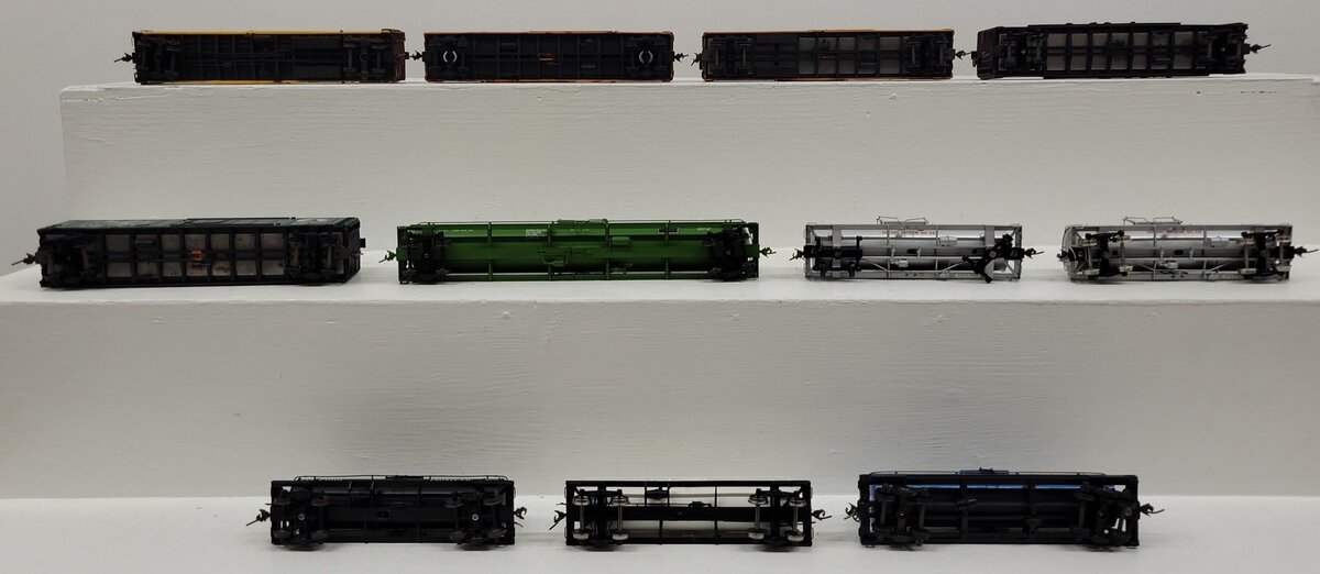 HO Scale Assorted Freight Cars: # 10270, #1010, #79179, #110, #1291, #819 [11]