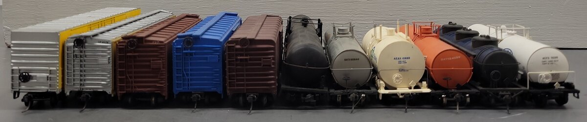 Atlas, Lima & Other HO Scale Assorted Freight Cars: #355212, #461154 [11]