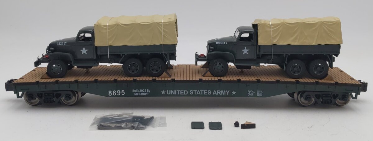Menards 275-9200 O Scale Army Long Flatcar w/ Army Trucks #8695 EX/Box