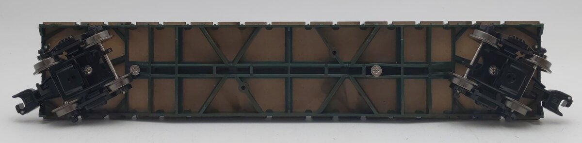 Menards 275-9200 O Scale Army Long Flatcar w/ Army Trucks #8695 EX/Box