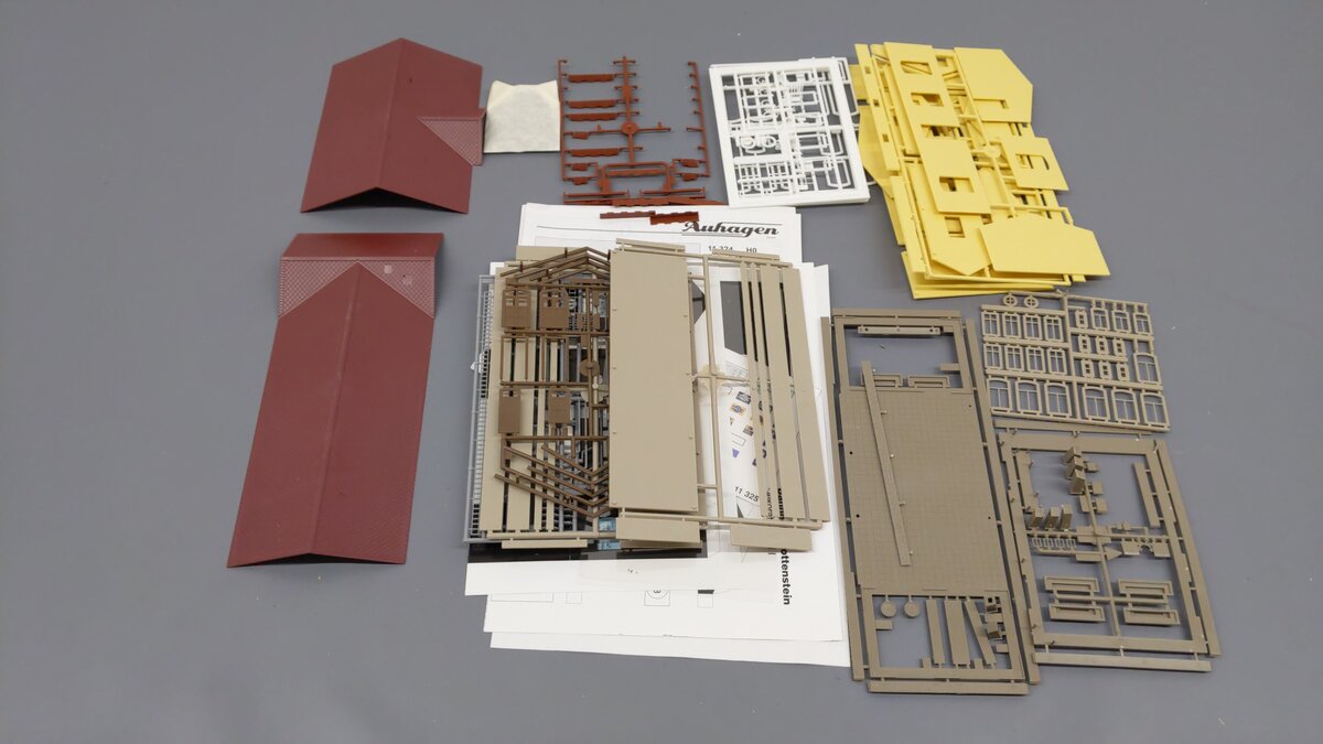 Auhagen 11-324 HO Railroad Station Building-Kit EX/Box