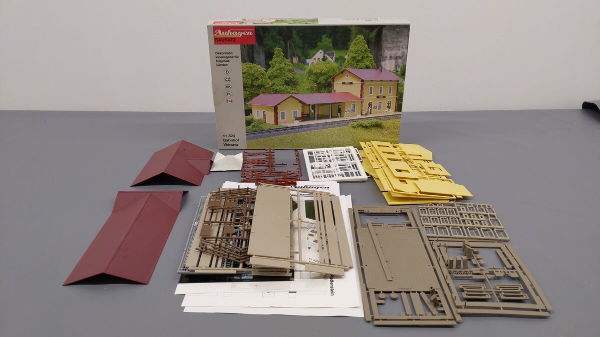 Auhagen 11-324 HO Railroad Station Building-Kit EX/Box