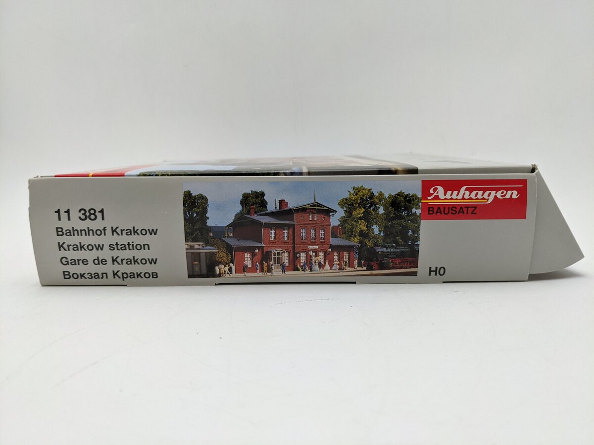Auhagen 11-381 HO Railroad Station Kit EX/Box